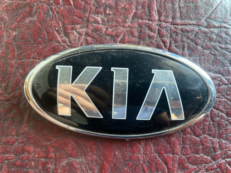 Эмблема Kia 2015 Б/У